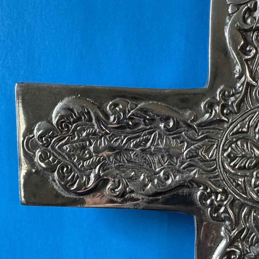 Elegant metal Silver Wall Cross (heavy)